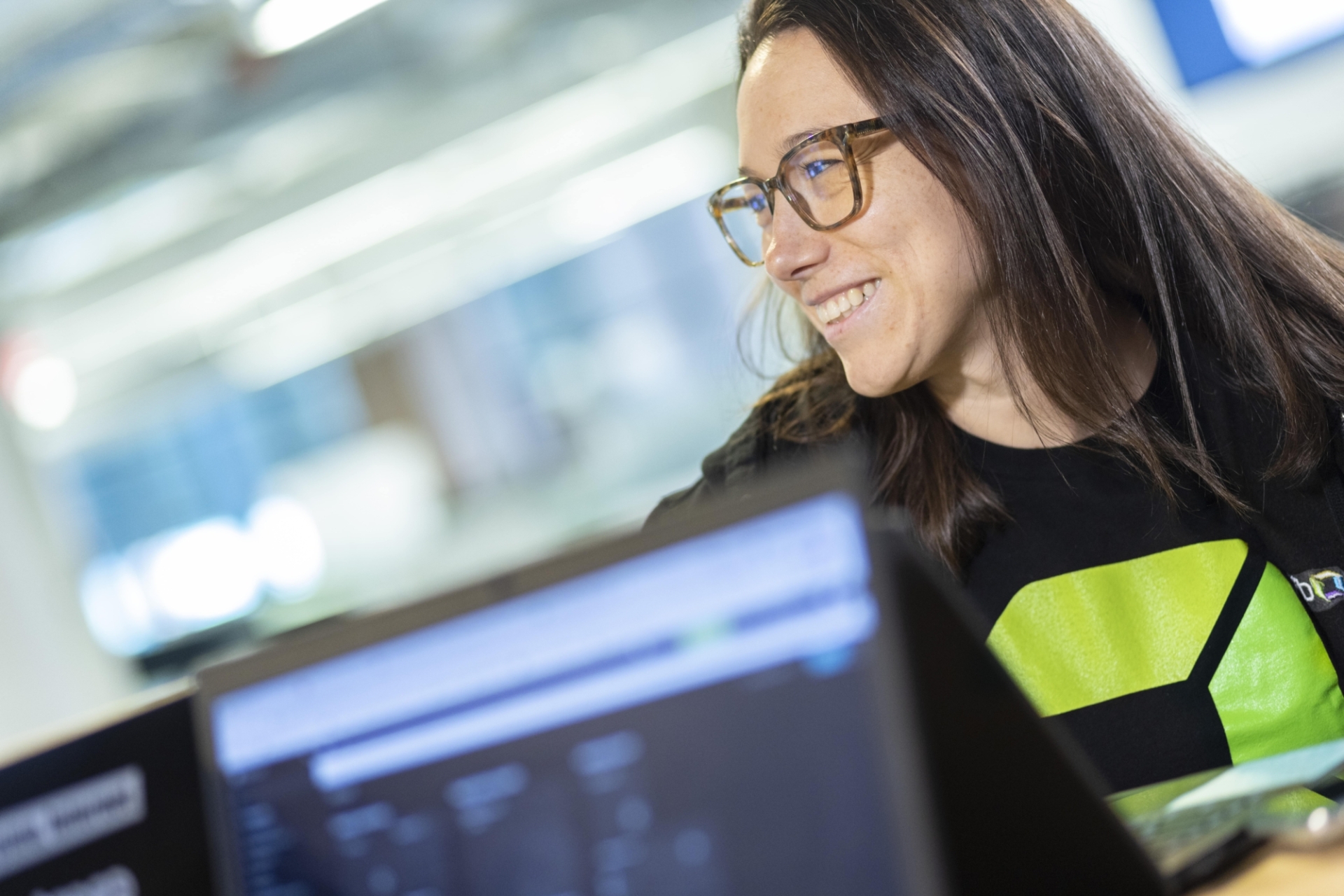 Dynatrace employee smiling at her colleague